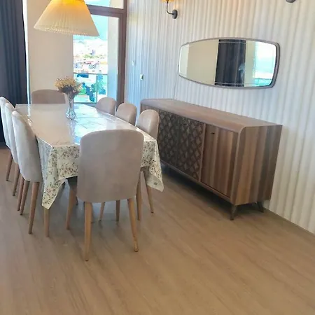 Mountains View Apartment *
